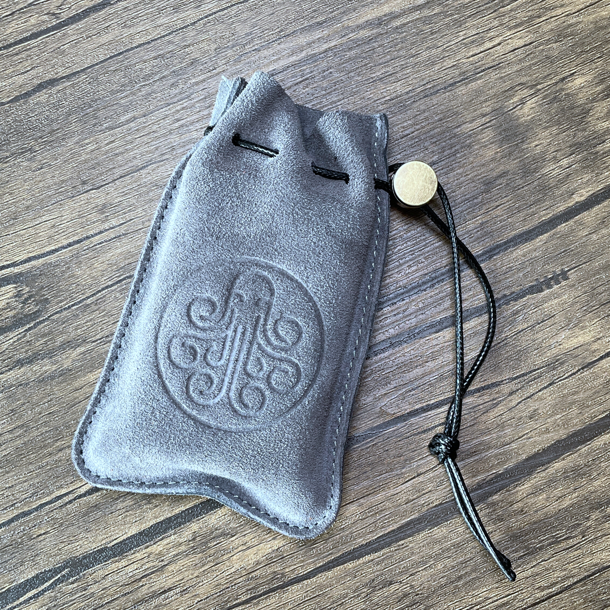 cthulhu-aio-suede-leather-sleeve-lederh-lle-wildleder image 4