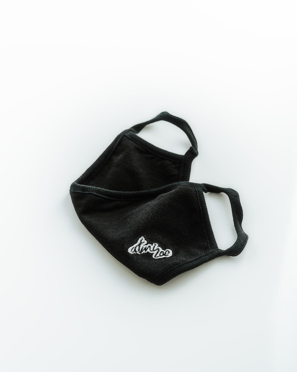 atmizoo-lifestyle-facemask-stoffmaske-schwarz-waschbar image 2