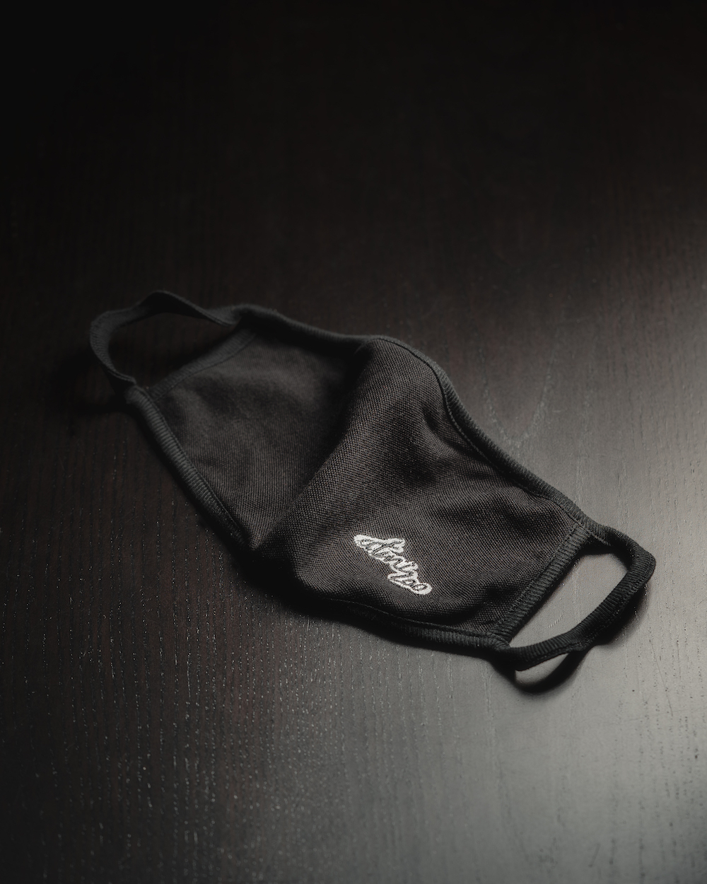 atmizoo-lifestyle-facemask-stoffmaske-schwarz-waschbar image 1