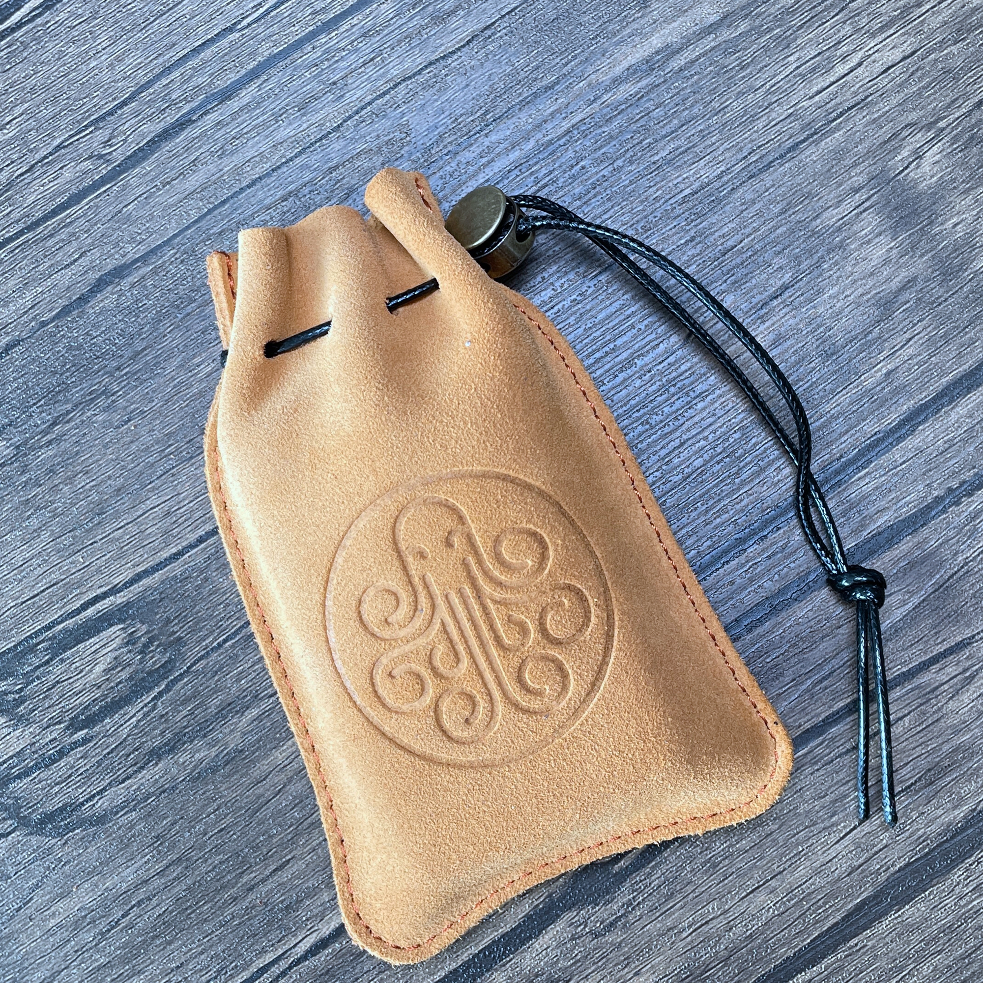 cthulhu-aio-suede-leather-sleeve-lederh-lle-wildleder image 3