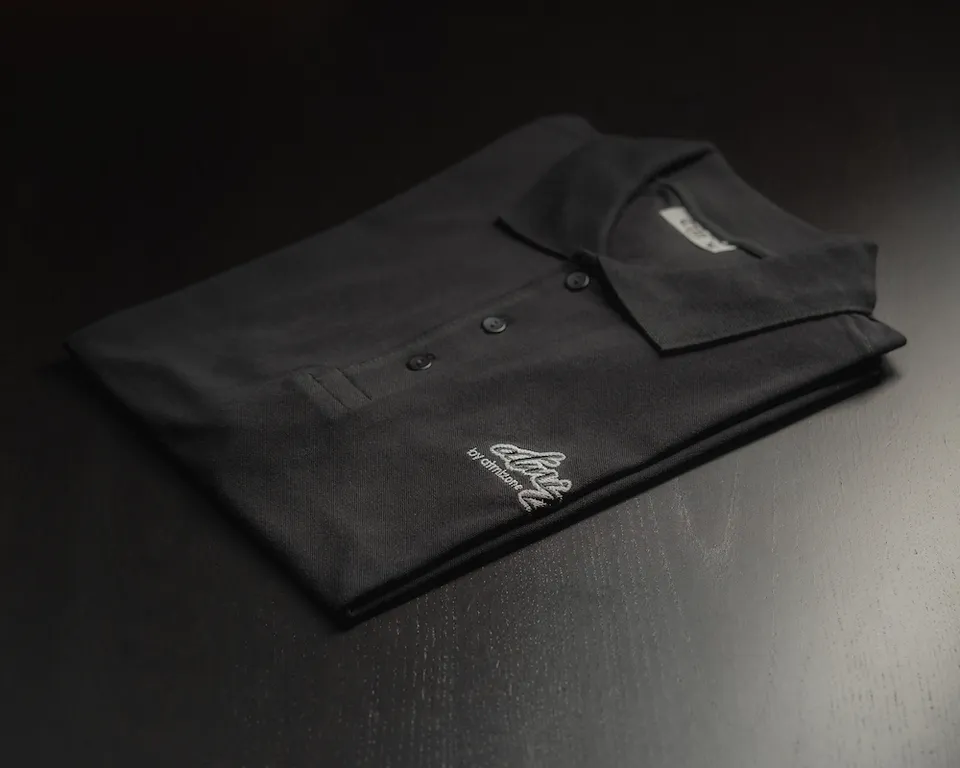 atmizoo-polo-shirt-schwarz-classic-fit-baumwolle-gestickt image 1