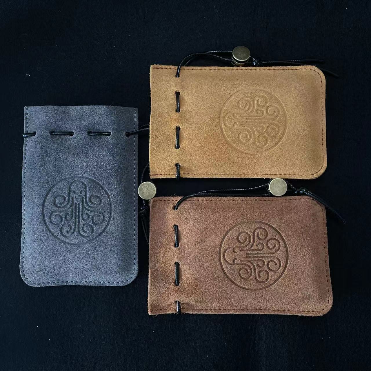 cthulhu-aio-suede-leather-sleeve-lederh-lle-wildleder image 1